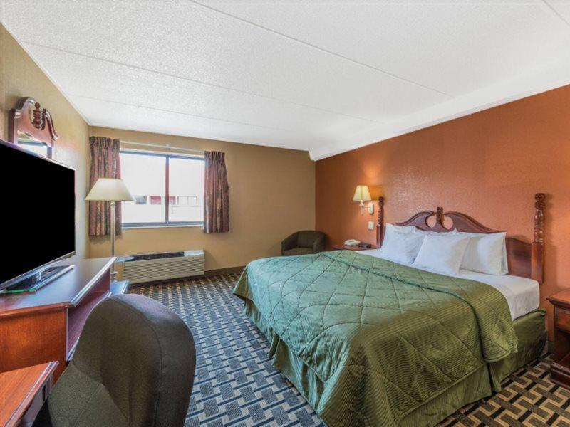 Days Inn By Wyndham Hurstbourne Louisville Eksteriør bilde