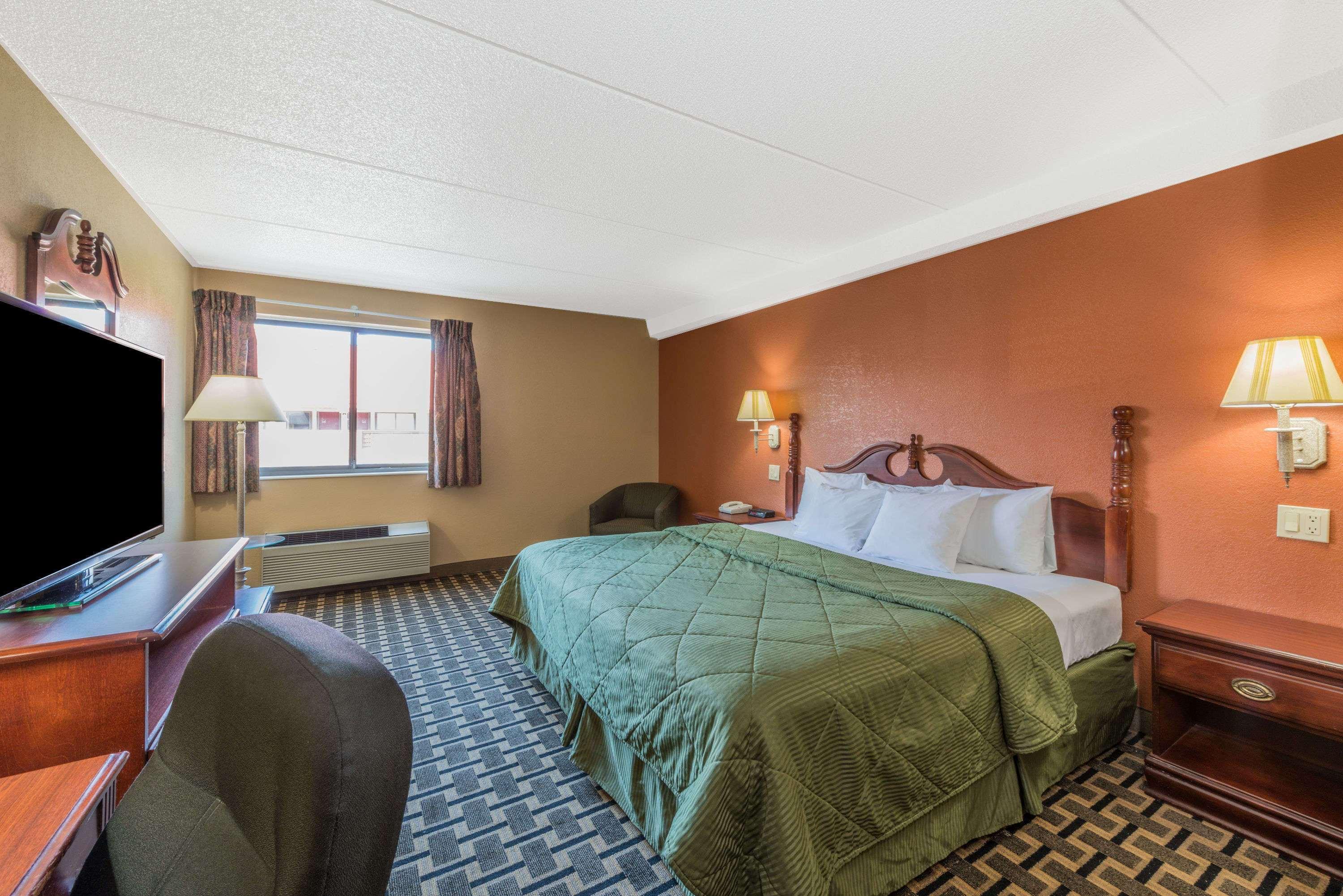 Days Inn By Wyndham Hurstbourne Louisville Eksteriør bilde