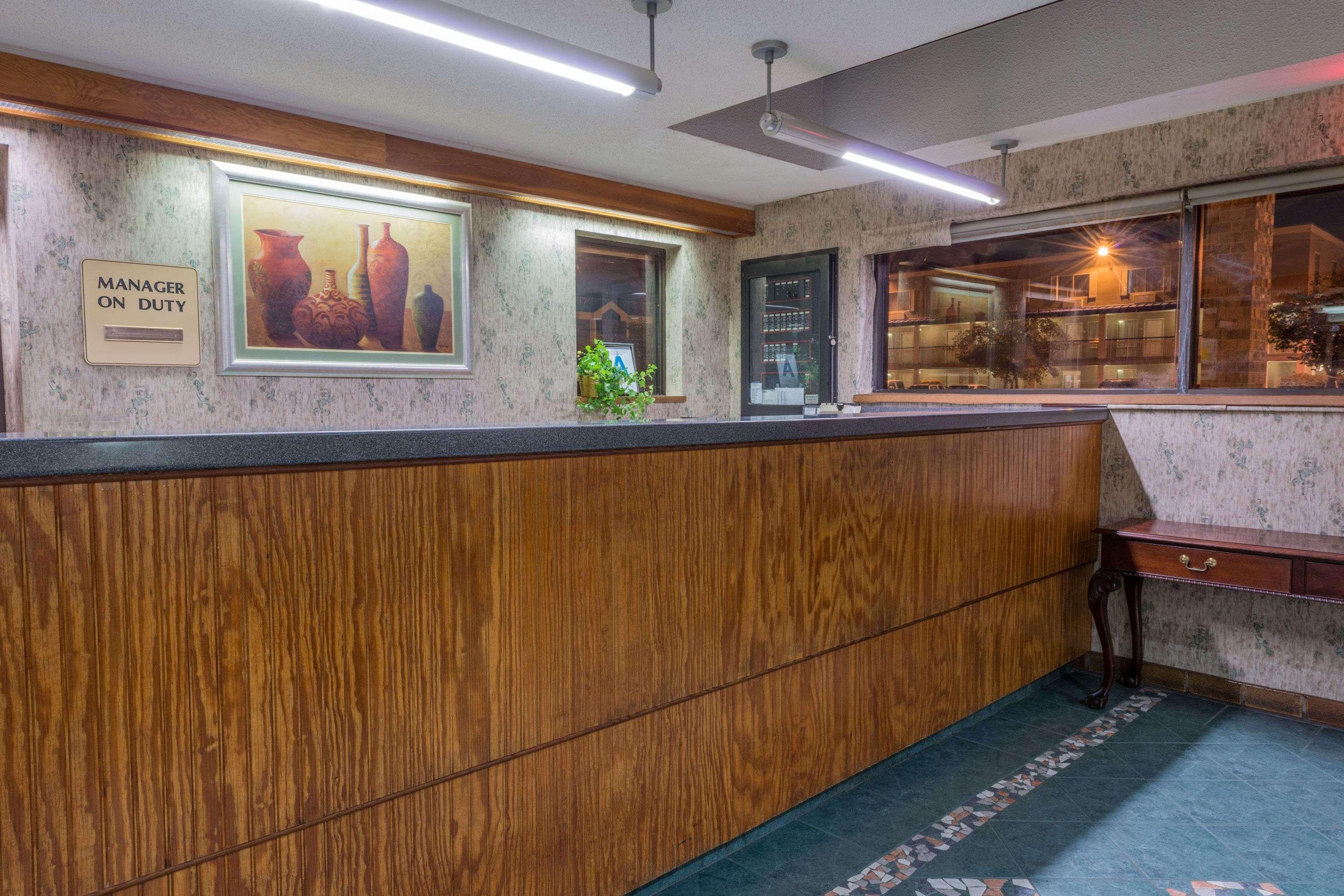 Days Inn By Wyndham Hurstbourne Louisville Eksteriør bilde
