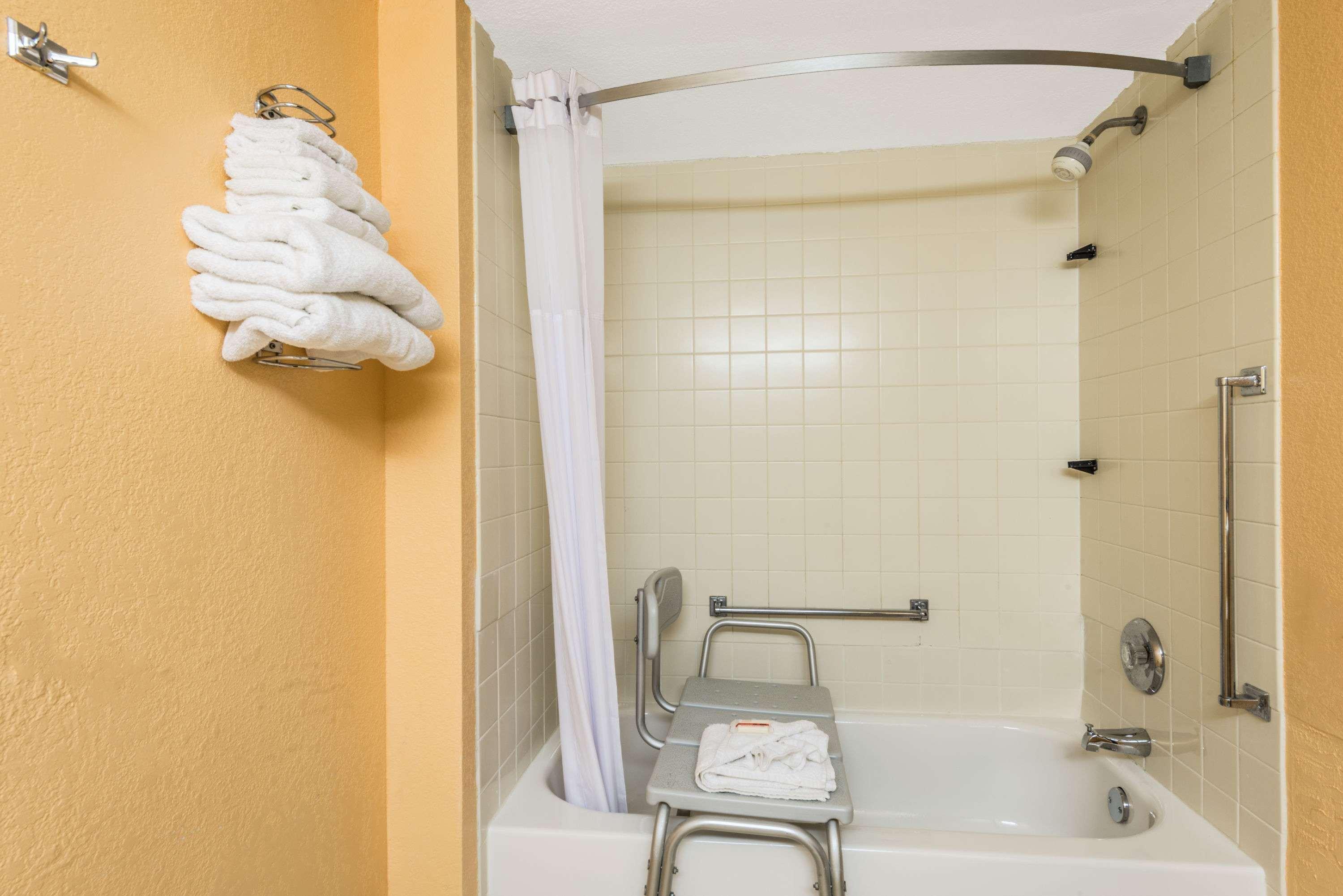 Days Inn By Wyndham Hurstbourne Louisville Eksteriør bilde