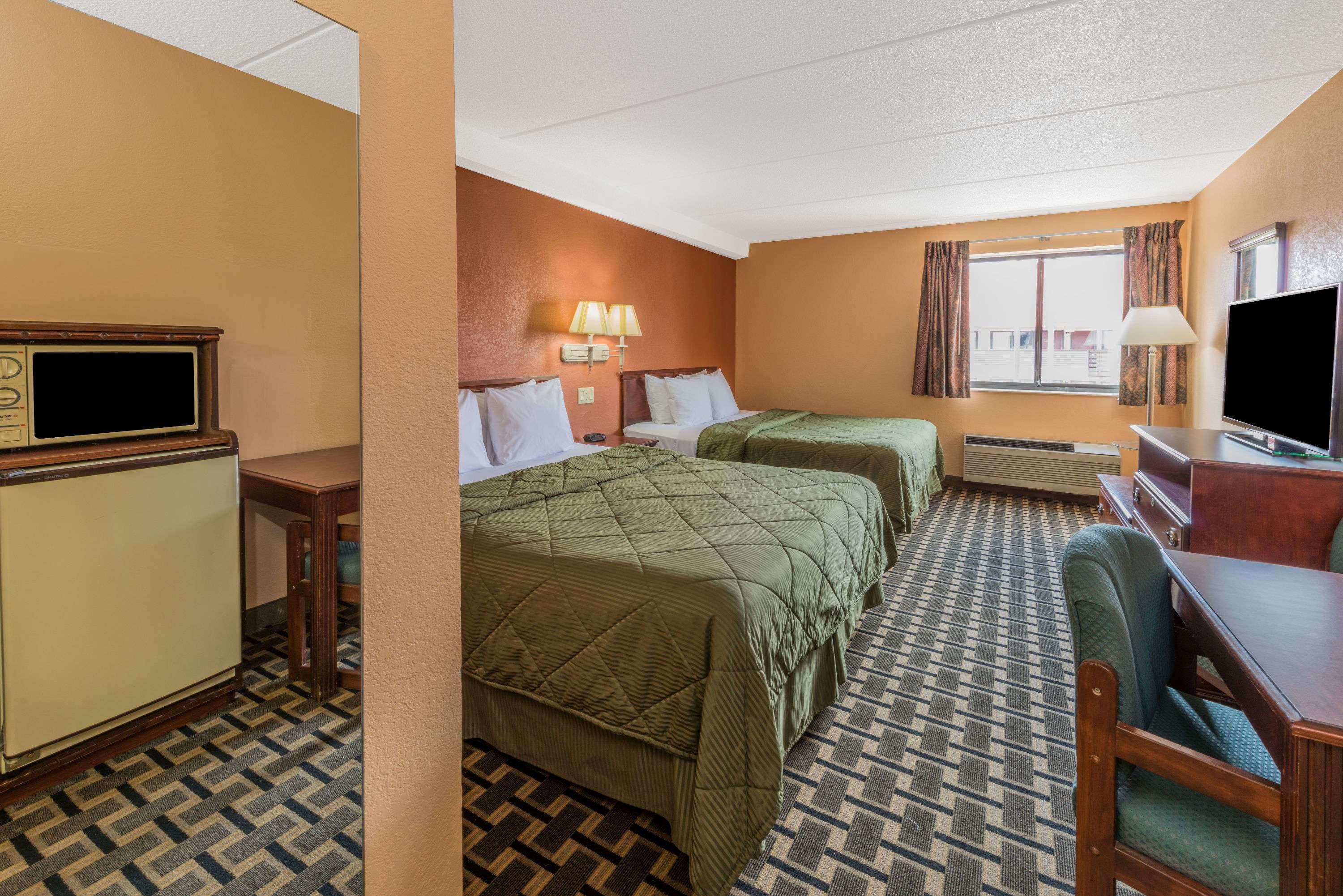 Days Inn By Wyndham Hurstbourne Louisville Eksteriør bilde