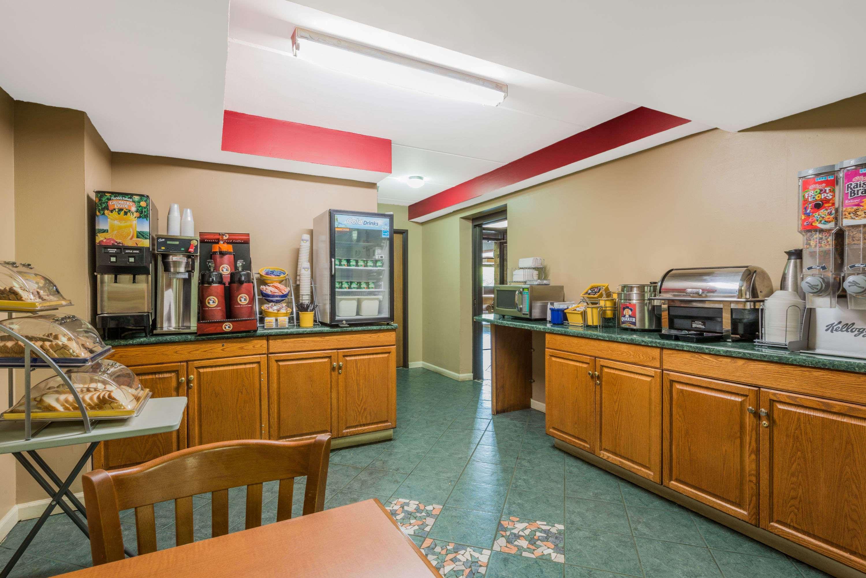 Days Inn By Wyndham Hurstbourne Louisville Eksteriør bilde