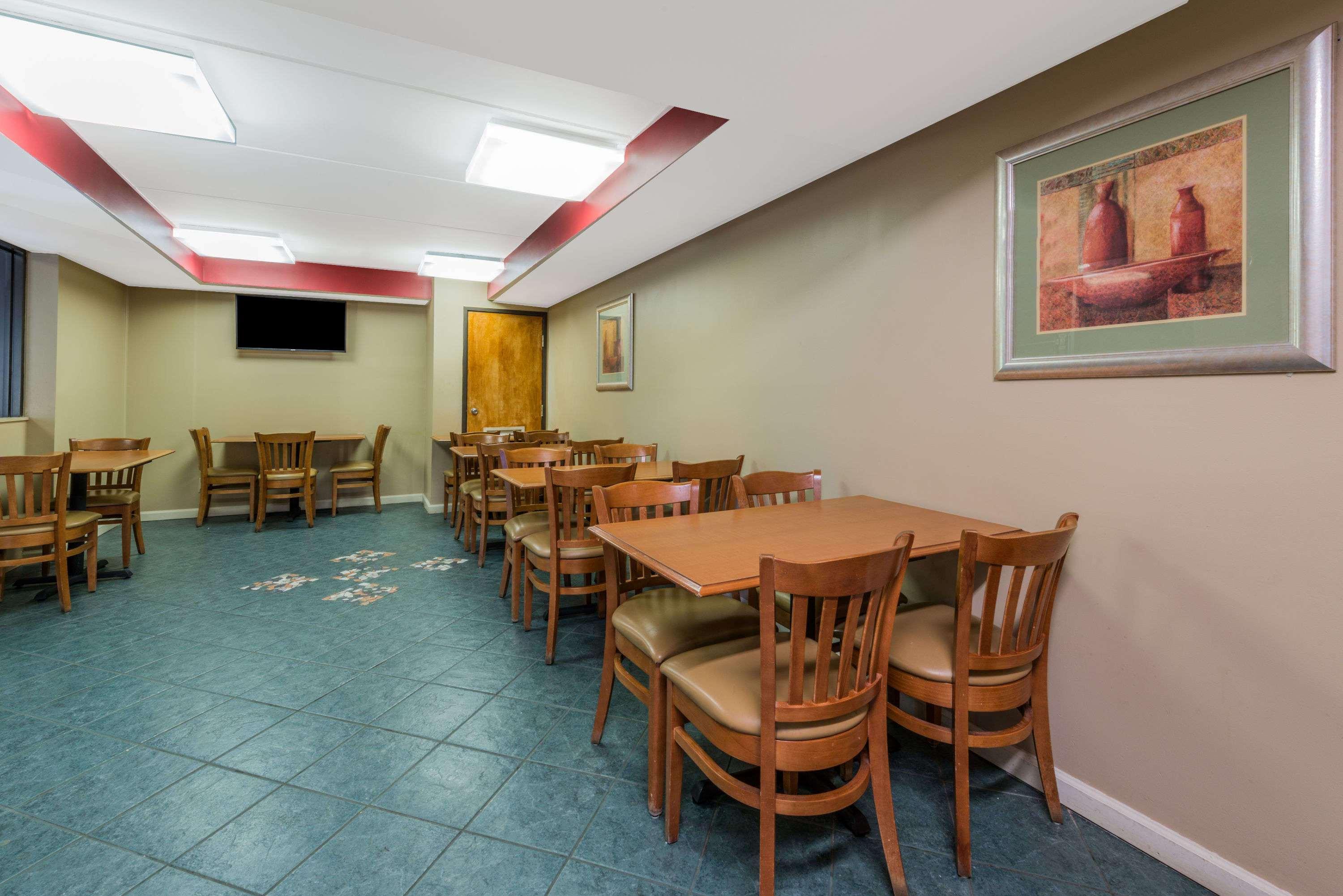 Days Inn By Wyndham Hurstbourne Louisville Eksteriør bilde