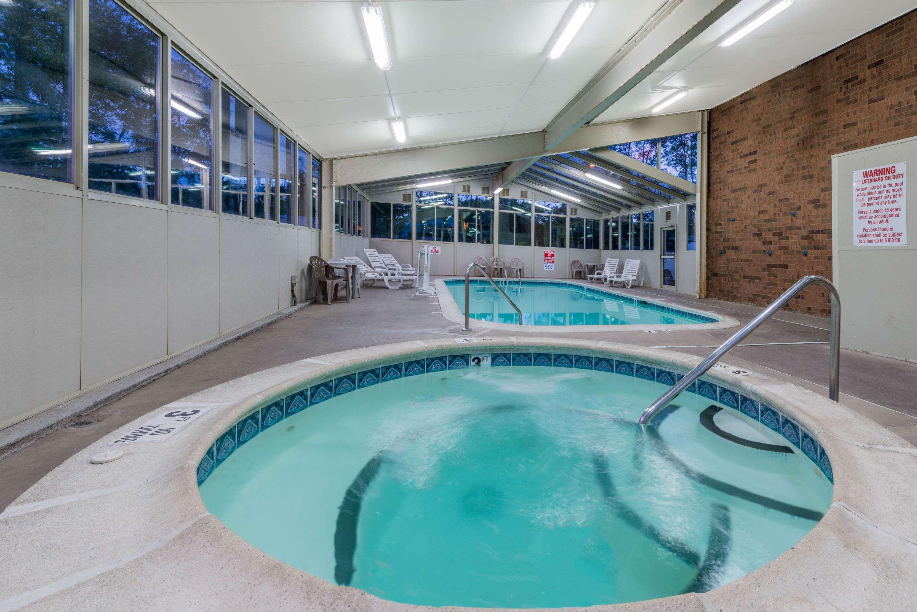 Days Inn By Wyndham Hurstbourne Louisville Eksteriør bilde